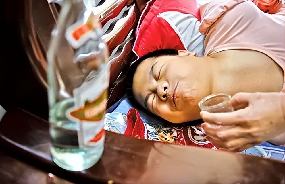 酒后第二天喝还魂酒有用吗,喝酒喝回魂酒有用吗