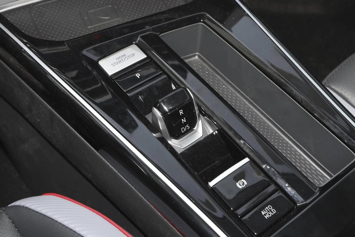 年轻人第一次买车，试完本田雅阁，再试大众凌渡L，才知道选谁好