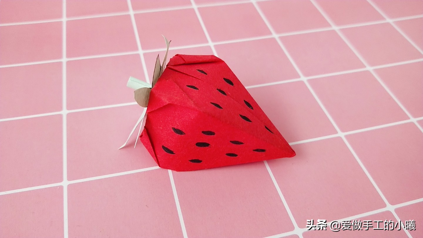 折纸小草最简单的折法,怎么用小星空纸折一个简单的手工