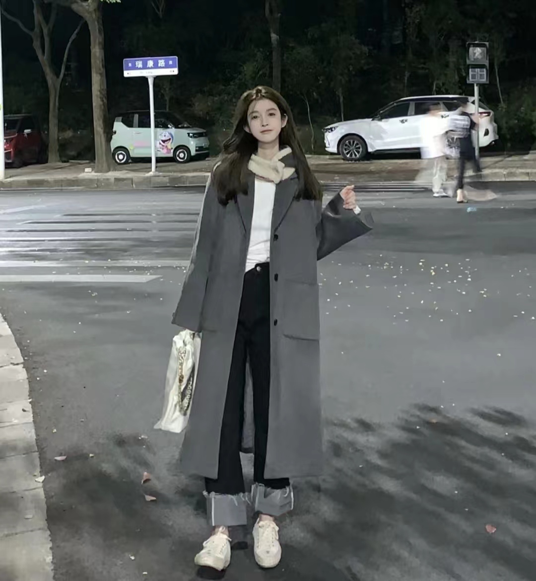 中款深灰色大衣怎么搭配好看,maxmaralabbro灰色大衣