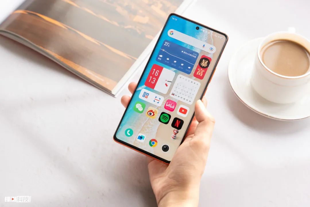 手机曲面屏有哪些优点和缺点,手机为啥不流行曲面屏了