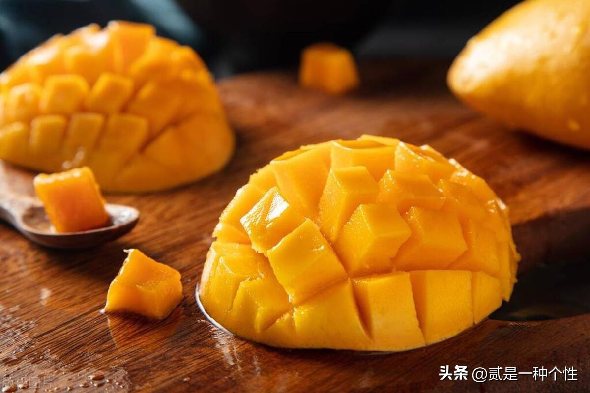 西瓜荔枝和芒果,芒果哈密瓜西瓜水果