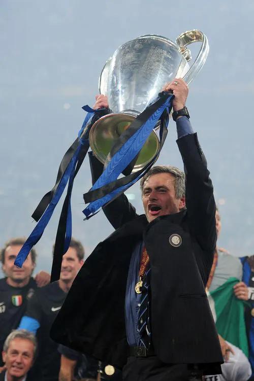 穆里尼奥打消执教巴黎传闻,穆里尼奥力挺欧足联