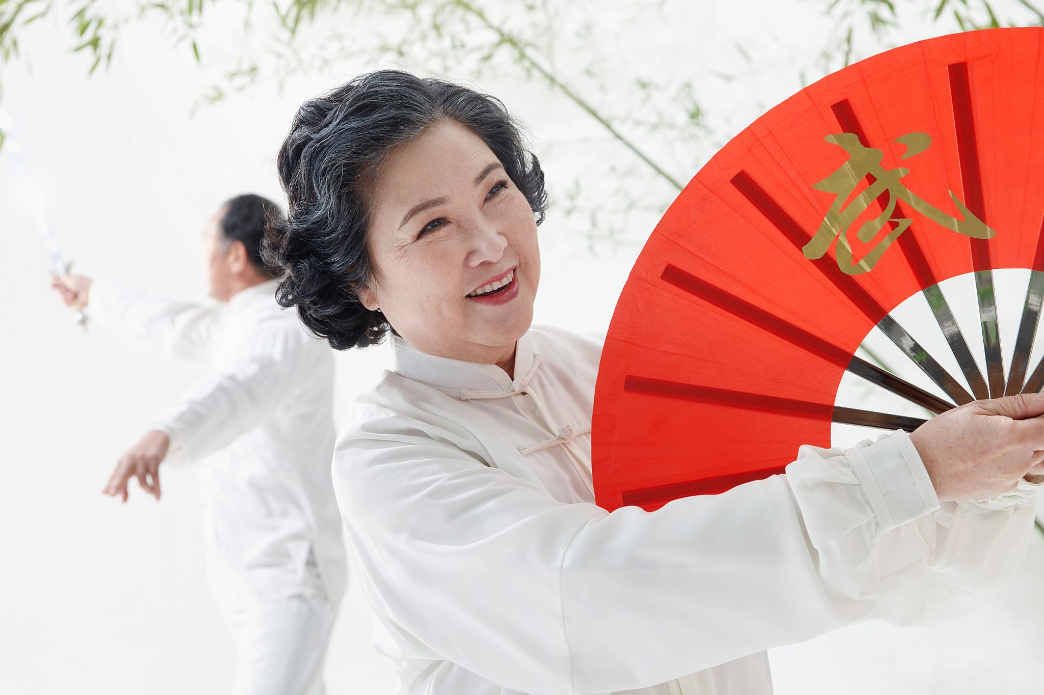 为什么喝水容易减肥,喝水会发胖吗不喝水能减肥