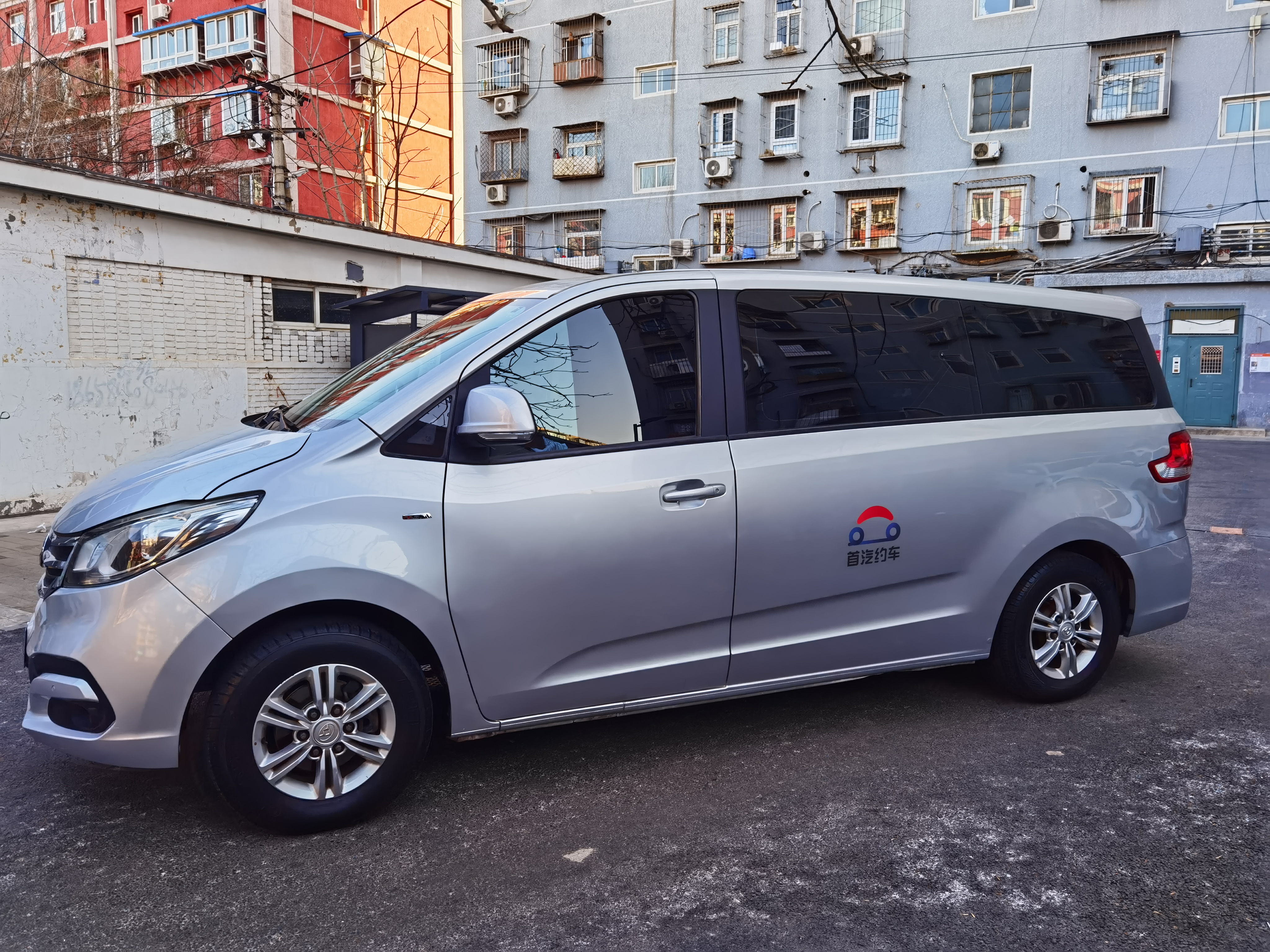 后座放轮椅、车费差额能报销，北京上线200多辆无障碍网约车