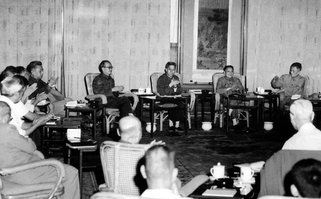 缅怀，*小平邓**逝世25周年！*小平邓**：我是中国人民的儿子