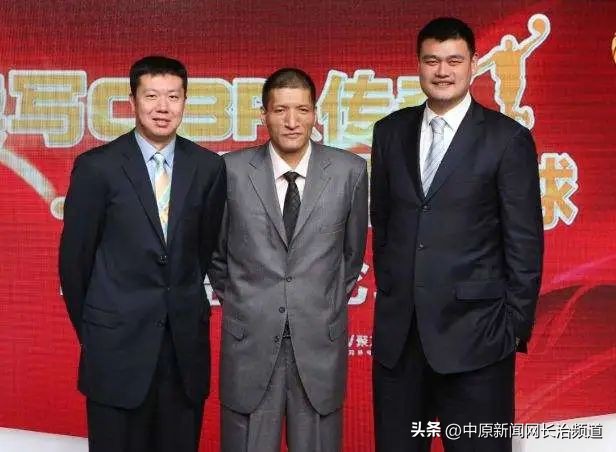 女篮里为啥有个男的,女篮神秘人资讯