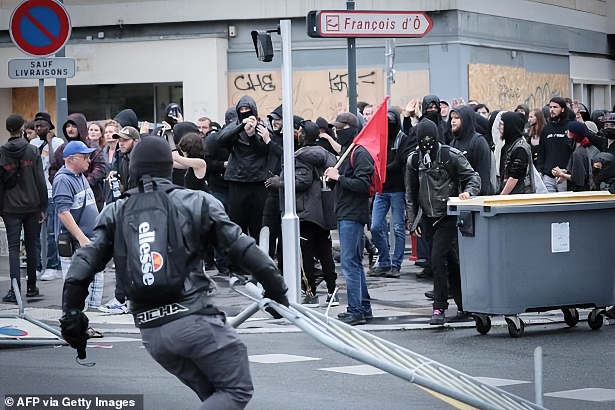 娉曞浗鏃呮父宸村＋琚姭浜嬩欢,鍦ㄦ硶鍥界殑涓浗鏃呮父澶у反琚牳