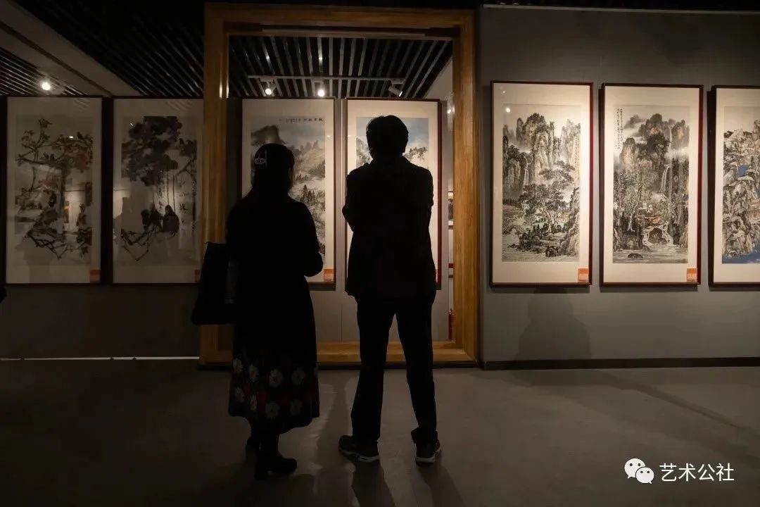 “与时代同行—中国书画名家走进榆阳学术邀请展”在陕西榆林开幕