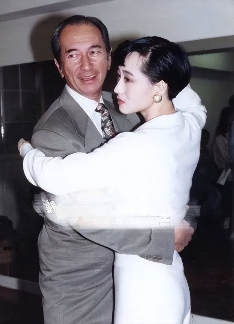 1994年关之琳与巩俐,利智关之琳林青霞梅艳芳走红毯