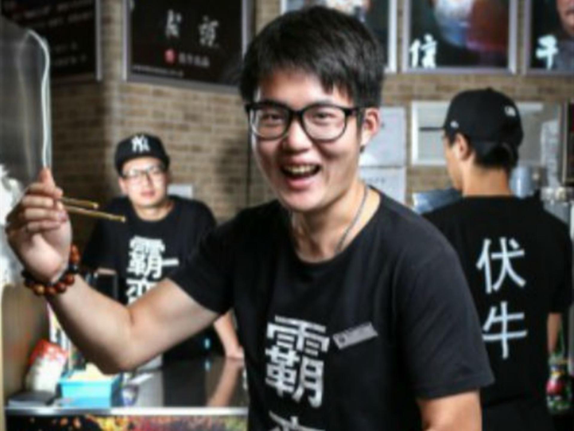 霸蛮米粉创始人张天一与董明珠,张天一董明珠的对话视频完整版