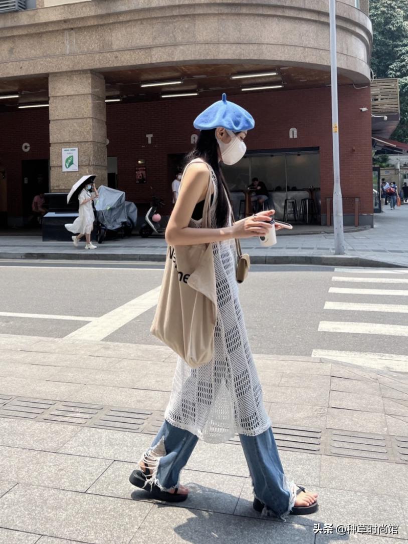 今年流行穿什么裤子和裙子,今年流行裙子配什么裤子