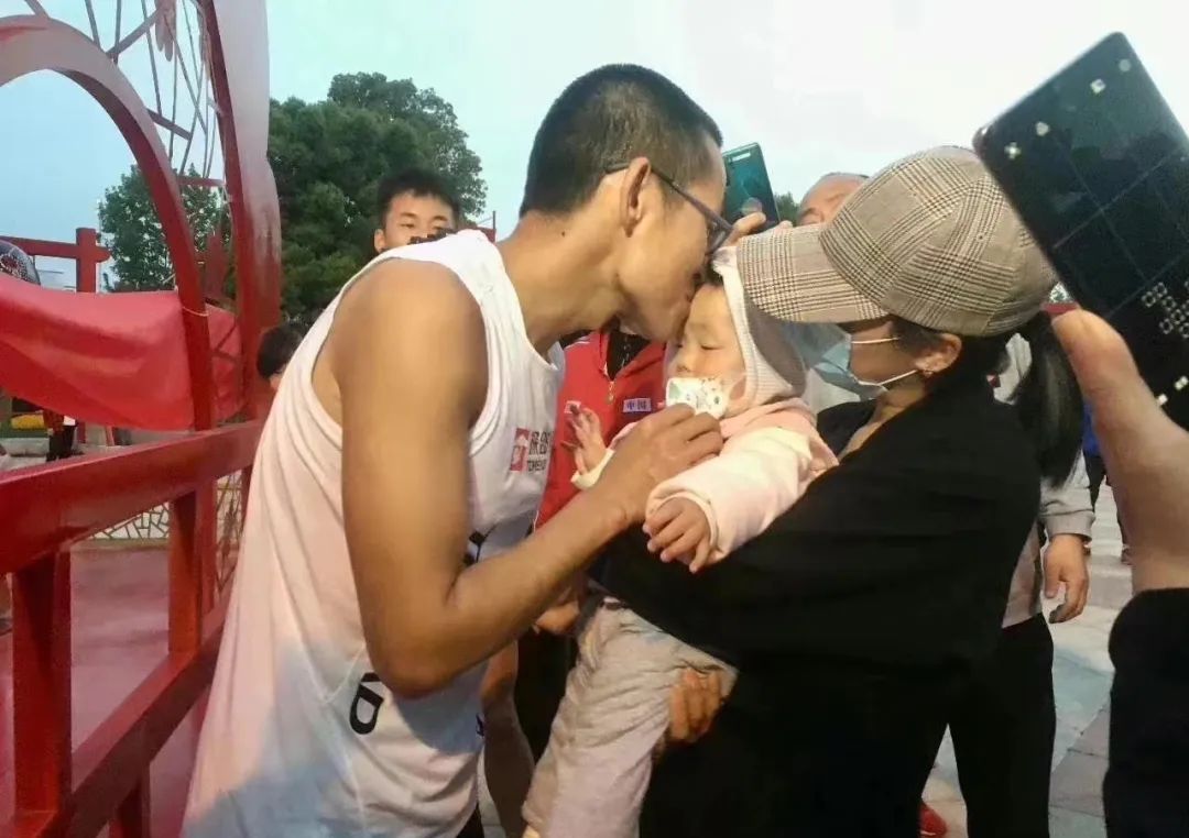 马拉松纪录保持者梁晶,梁晶24小时马拉松记录