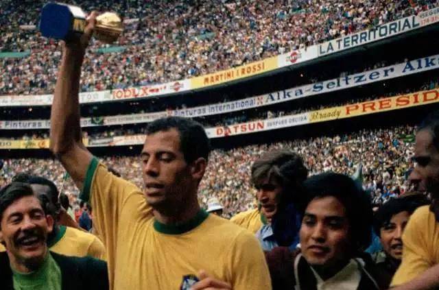 许多人不知道的波兰球,各届世界杯奖杯一览图