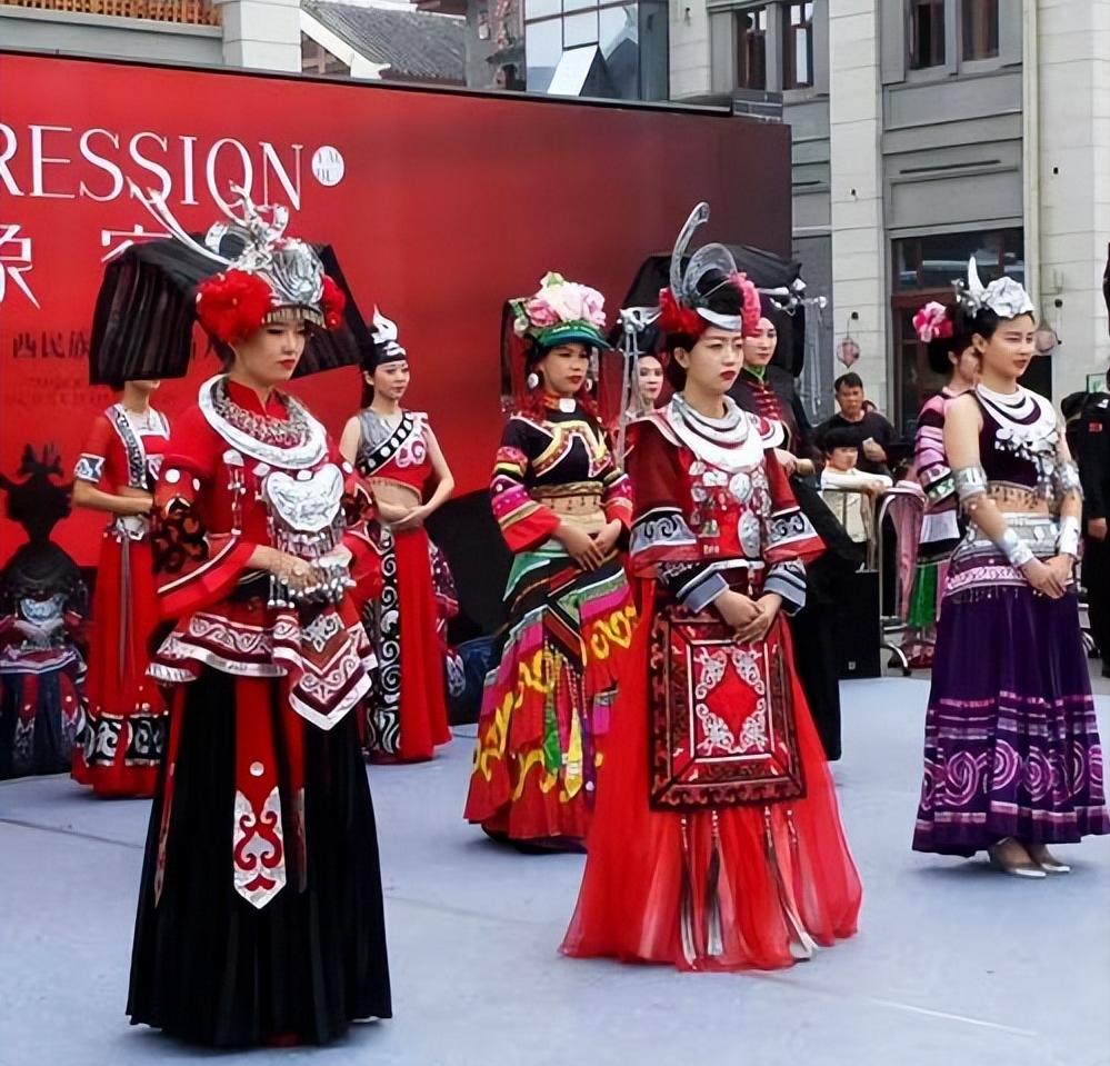 广西民族服饰如何传承创新,广西少数民族服饰传承文化