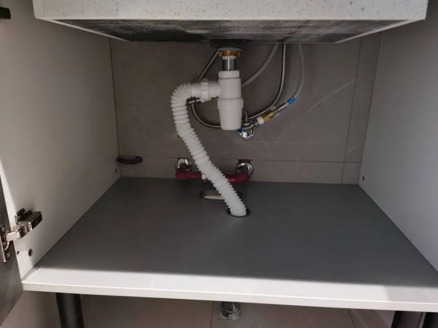 卫生间有臭味怎么解决最有效,怎么解决卫生间地面有臭味的问题