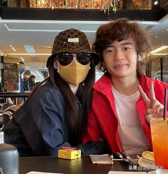 王菲谢霆锋还在一起吗经典瞬间,王菲谢霆锋年轻时在一起几年