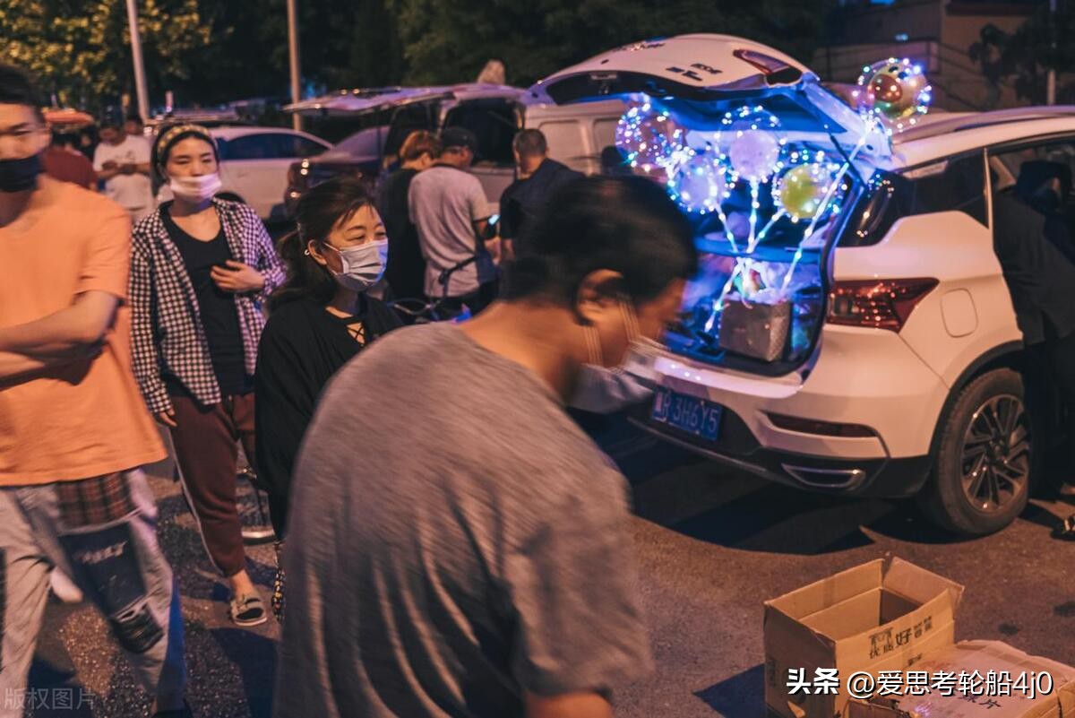 摆摊卖玩具一个月挣多少钱,摆摊卖玩具一年能挣多少钱