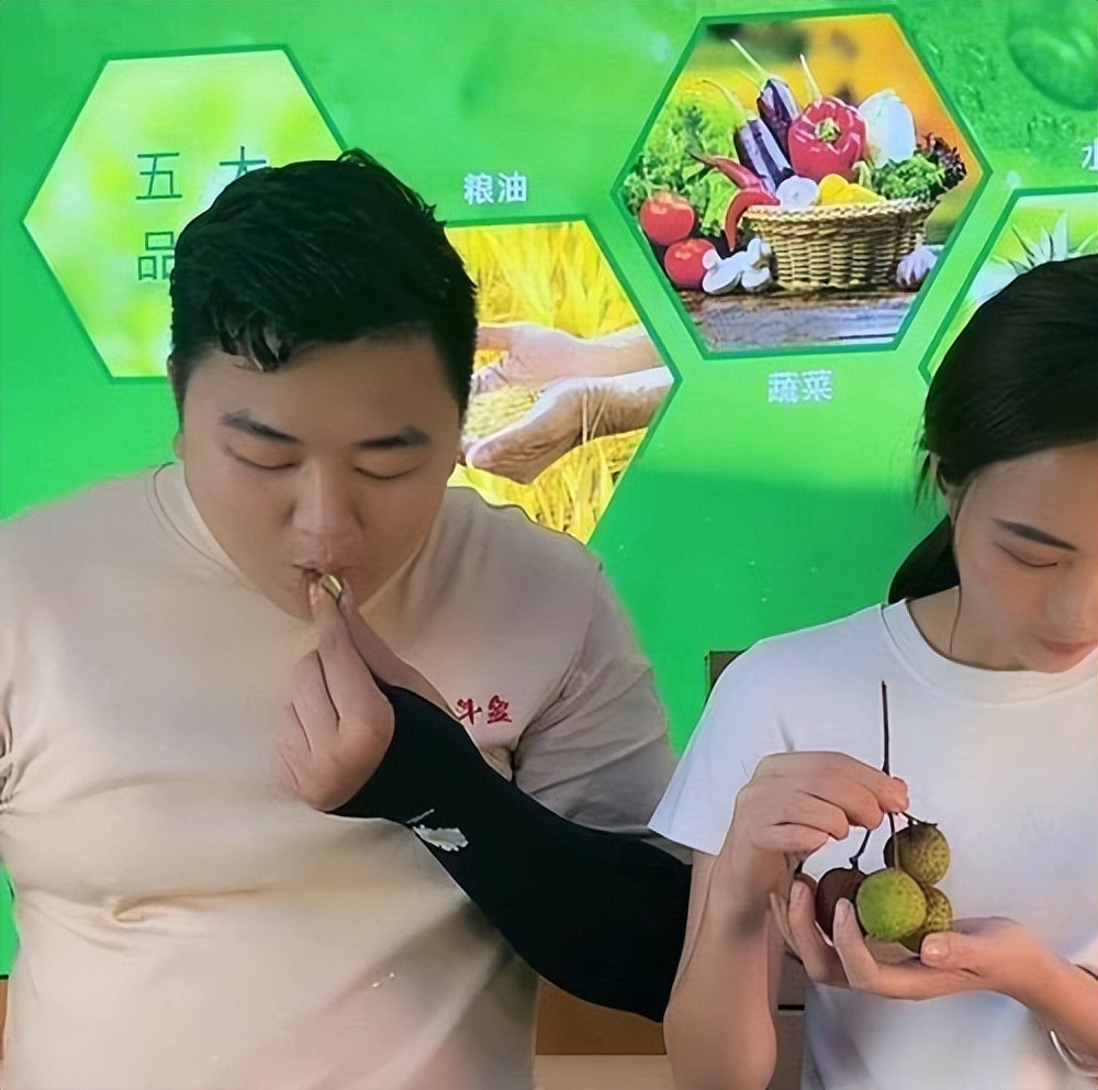 全红婵哥哥正能量，直播劝粉丝不要刷礼物，劳动致富最光荣