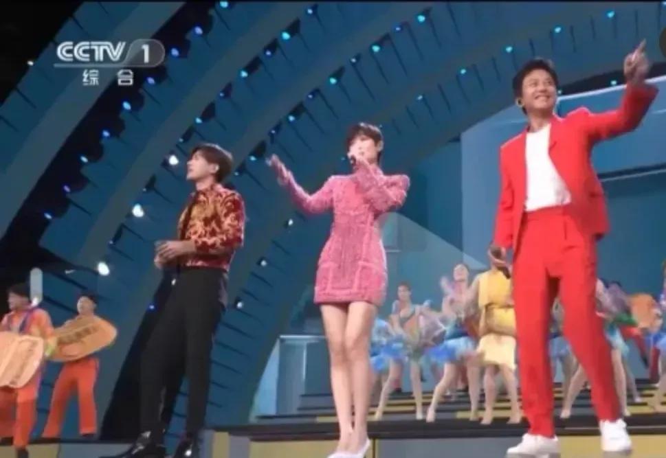 赵丽颖李宇春时髦吸睛,赵丽颖与李宇春