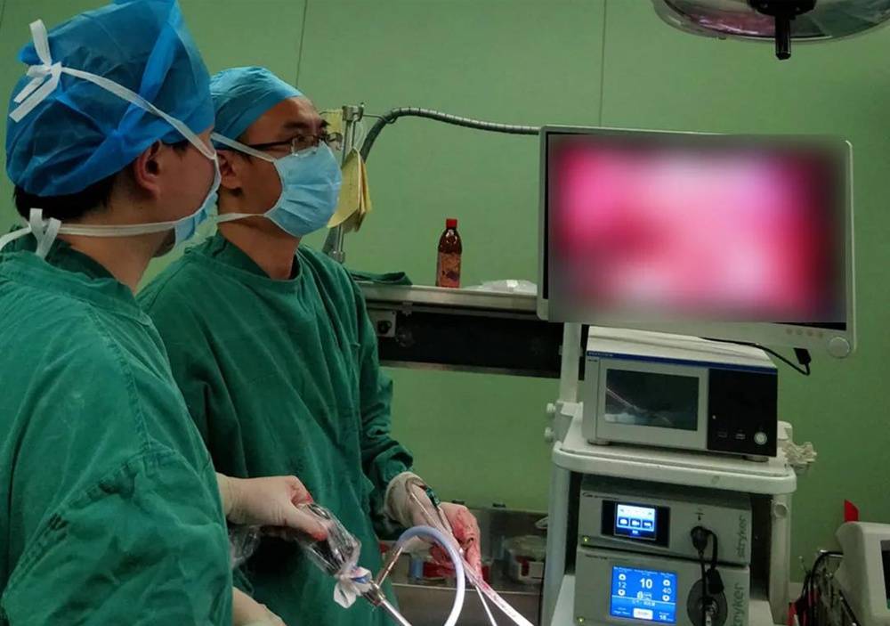 腹腔镜肾切除示意图,腹腔镜肾脏部分切除术