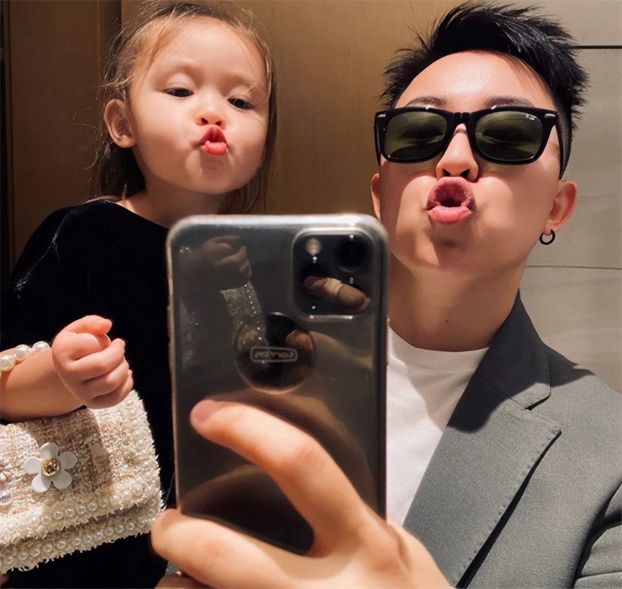 东北女生花50万赴美试管婴儿,女子花50万生混血孩子