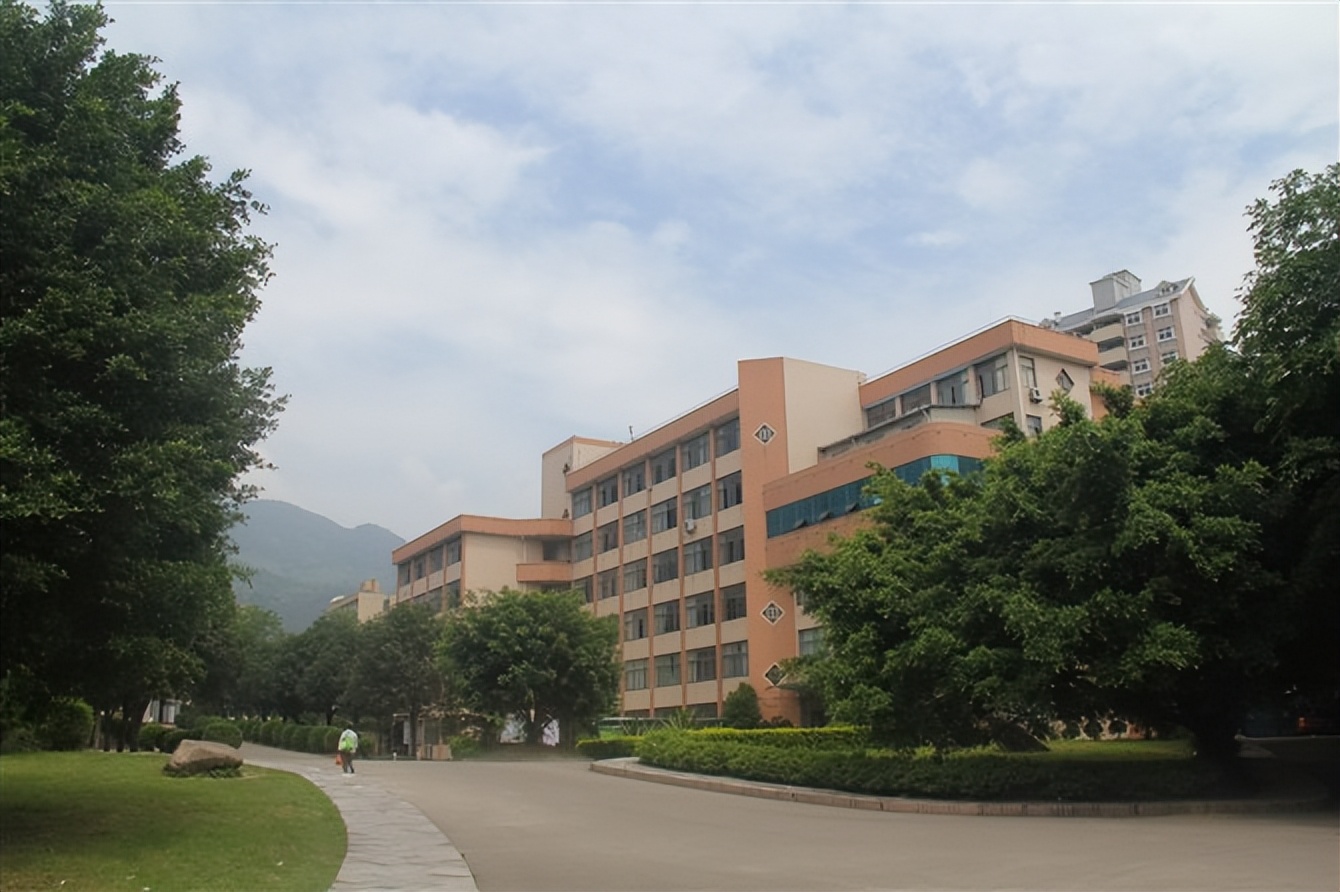 重返高中母校,宁德师范学院东侨校区新生报到