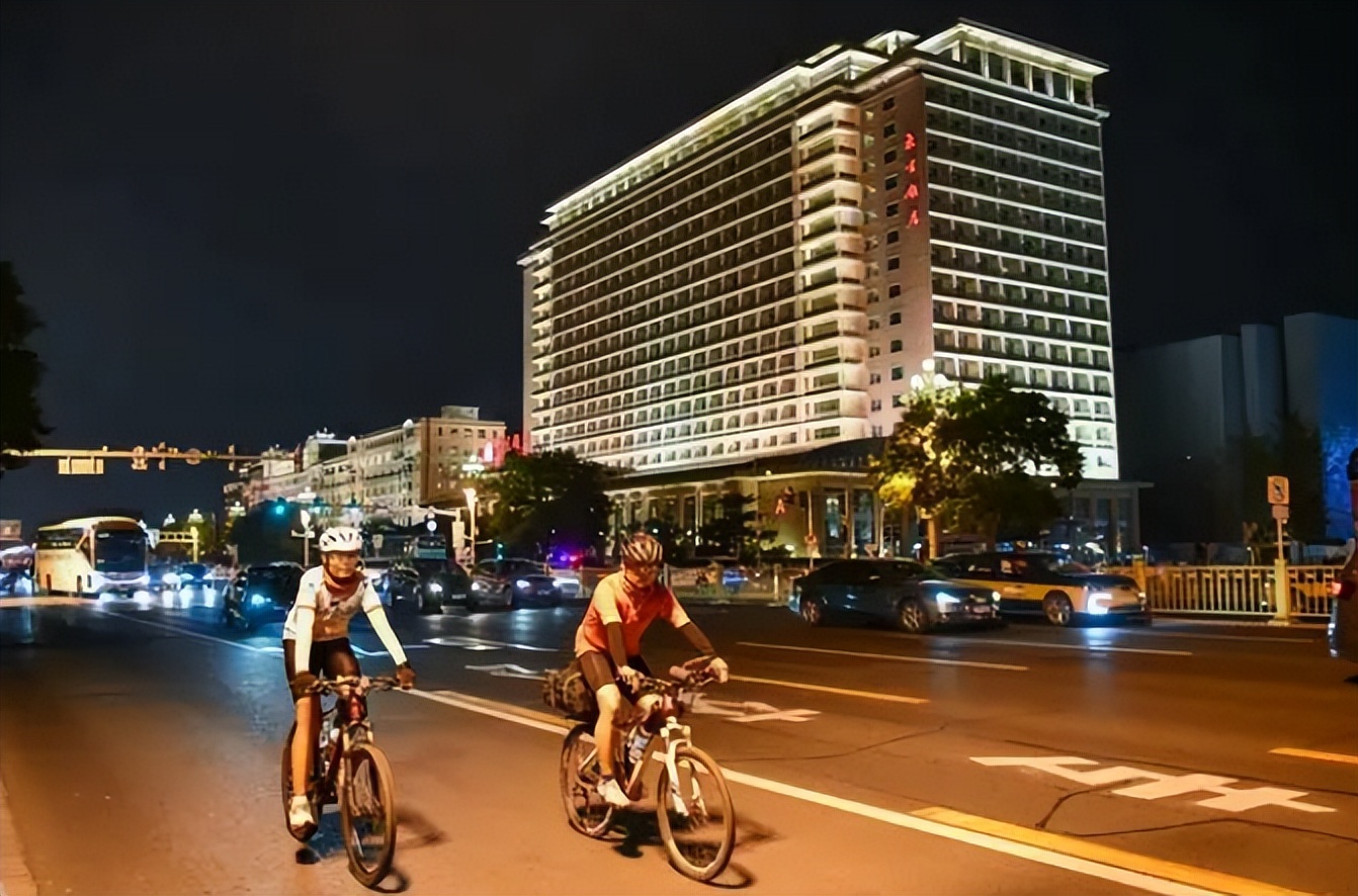 夏夜的一万种可能标题,夏夜的一百种可能