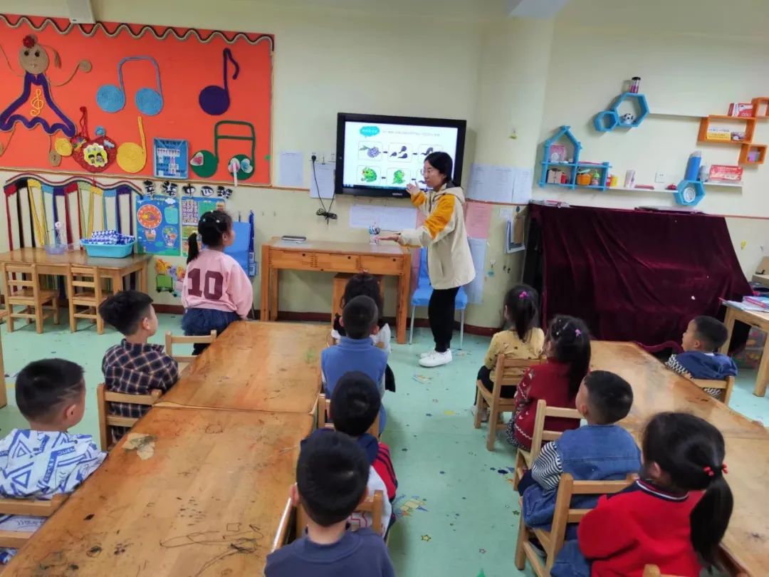 新绛县幼儿园【中四班班本课程】遇见蝌蚪