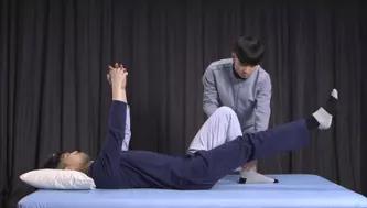 偏瘫患者下肢床上康复训练,偏瘫后下肢的拉伸训练