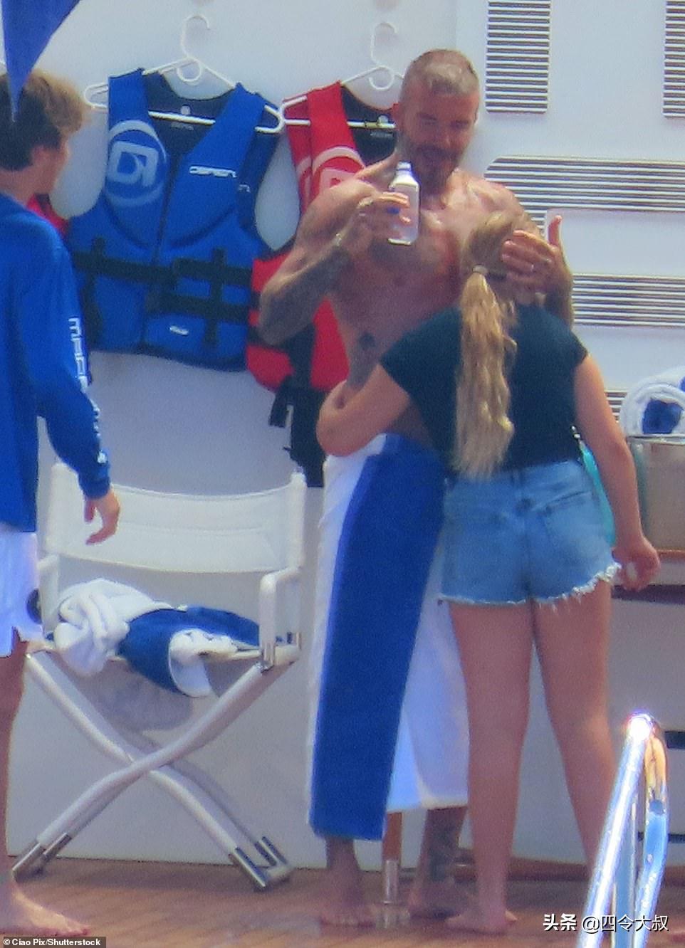 贝克汉姆被捉弄,贝克汉姆和贝嫂被主持人调侃