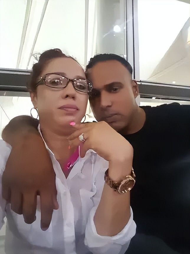 为阻止前男友和新欢旅行，外国空姐谎称机上有*弹炸**？或被判6年！