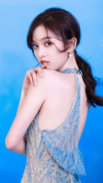 演4部剧，收入上亿元，日收入30万以上，娱乐圈的豪，无人可知