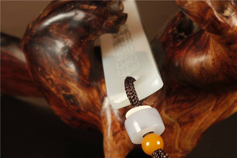 几百块钱能买到羊脂玉吗,两千块钱能买到羊脂玉吗