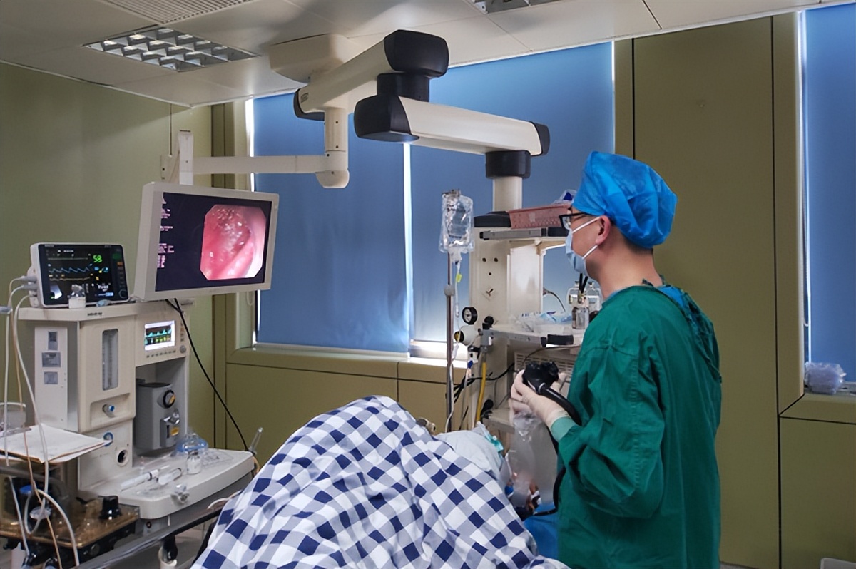 老人胃癌恶性最近老肚子难受,70岁老人胃癌晚期不治疗能活多久