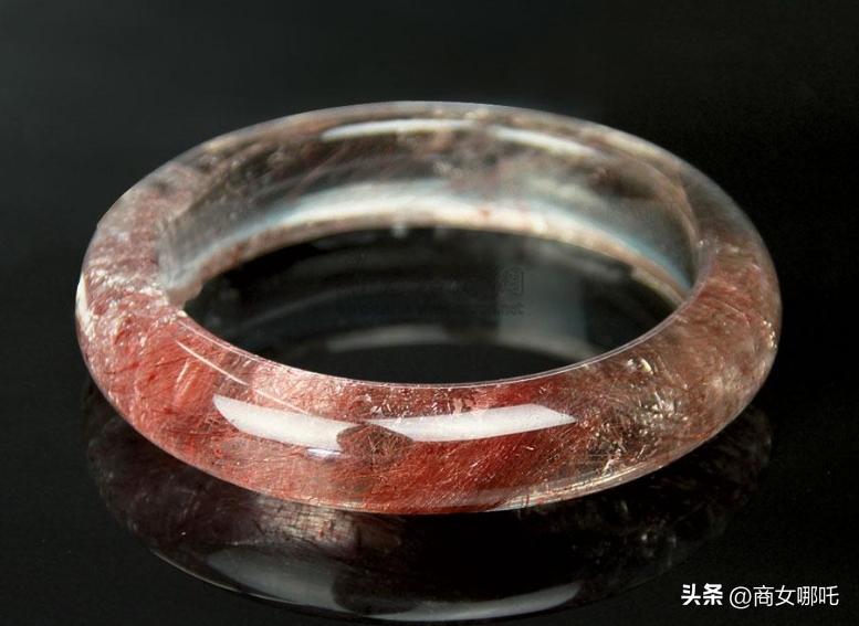 除了金银还有什么首饰,天然宝石制成的手镯