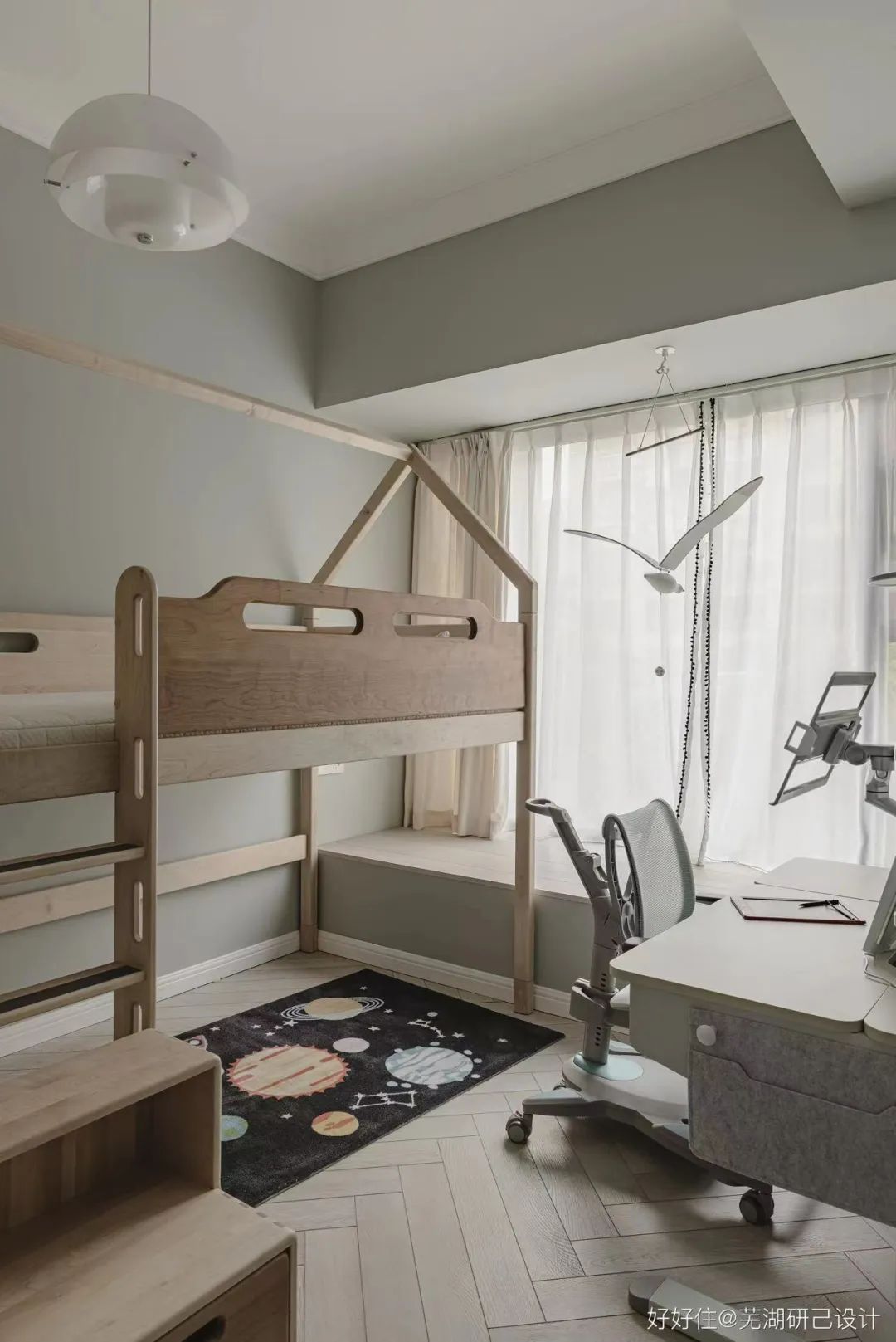 入户门正对次卧户型,长条户型进门对着次卧