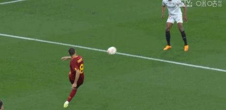 英格兰裁判坑罗马?塞维禁区手球不给点球,穆里尼奥愤怒咆哮