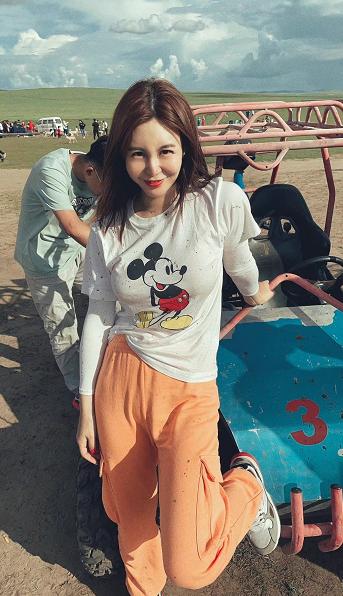 12年过去了，“宁坐宝马哭，不坐单车笑”的女孩，嫁入豪门了吗？