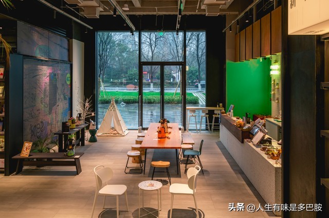 小伙在杭州开咖啡店亏损两万,男子开咖啡店日入零元