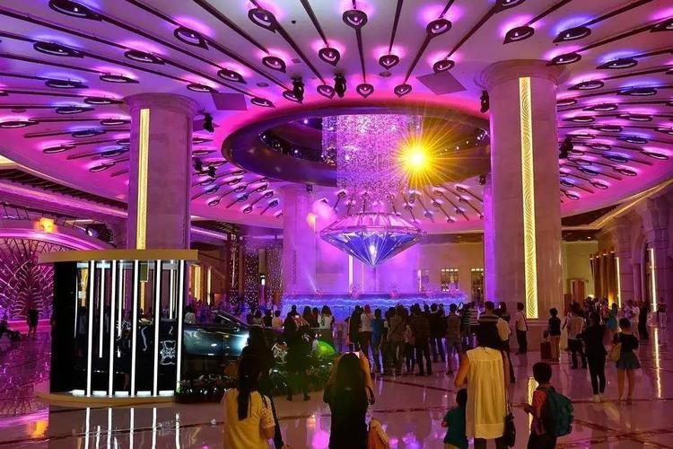 赌王何鸿燊800万,赌王何鸿燊去世谁来抬棺