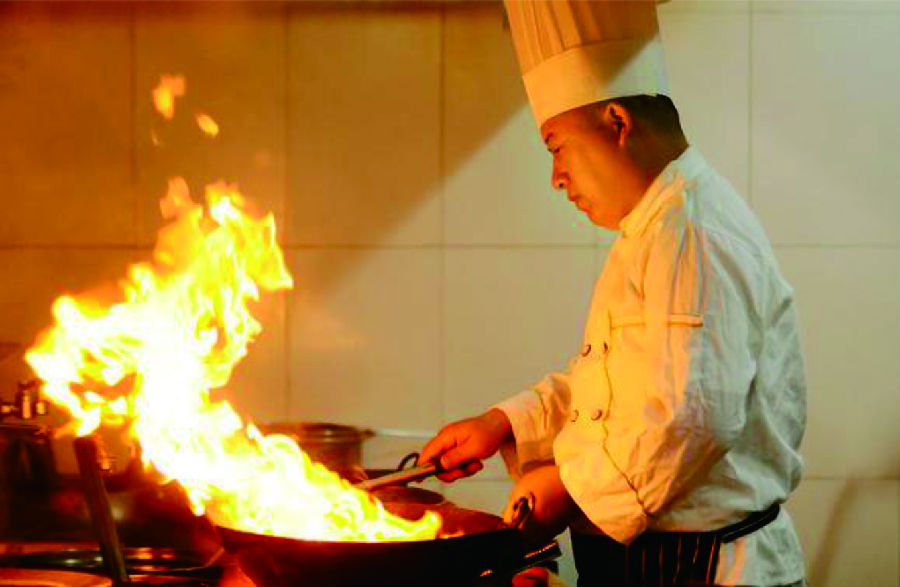 女子买白菜回家一掰开看见寄生虫,女子买草莓发现有虫子