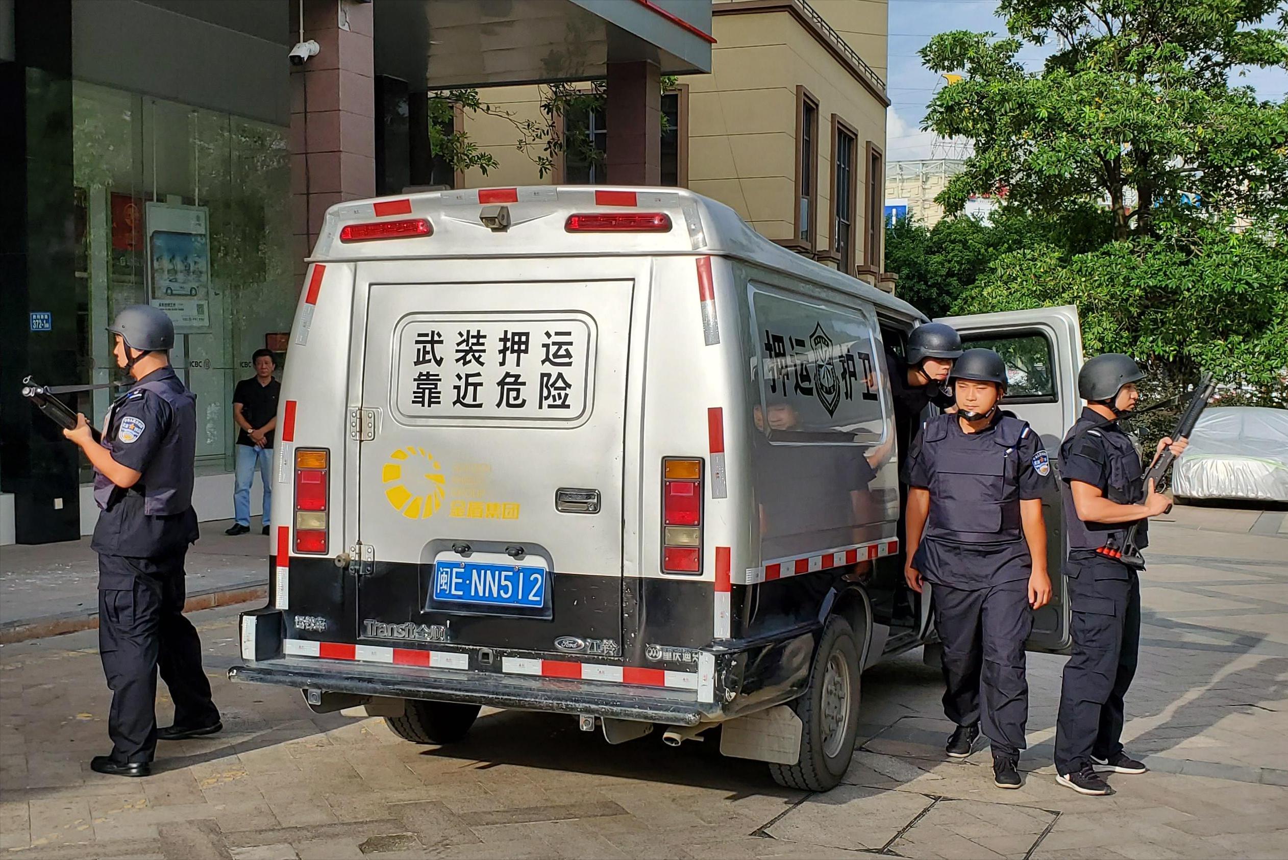 银行现金押运规定,银行每天押运的钱放哪里