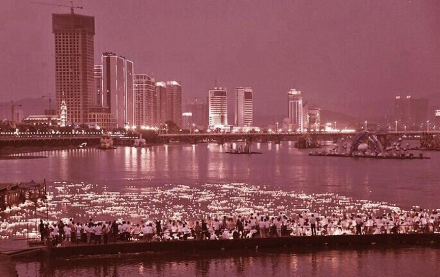 河灯的诗句,河灯文字描述