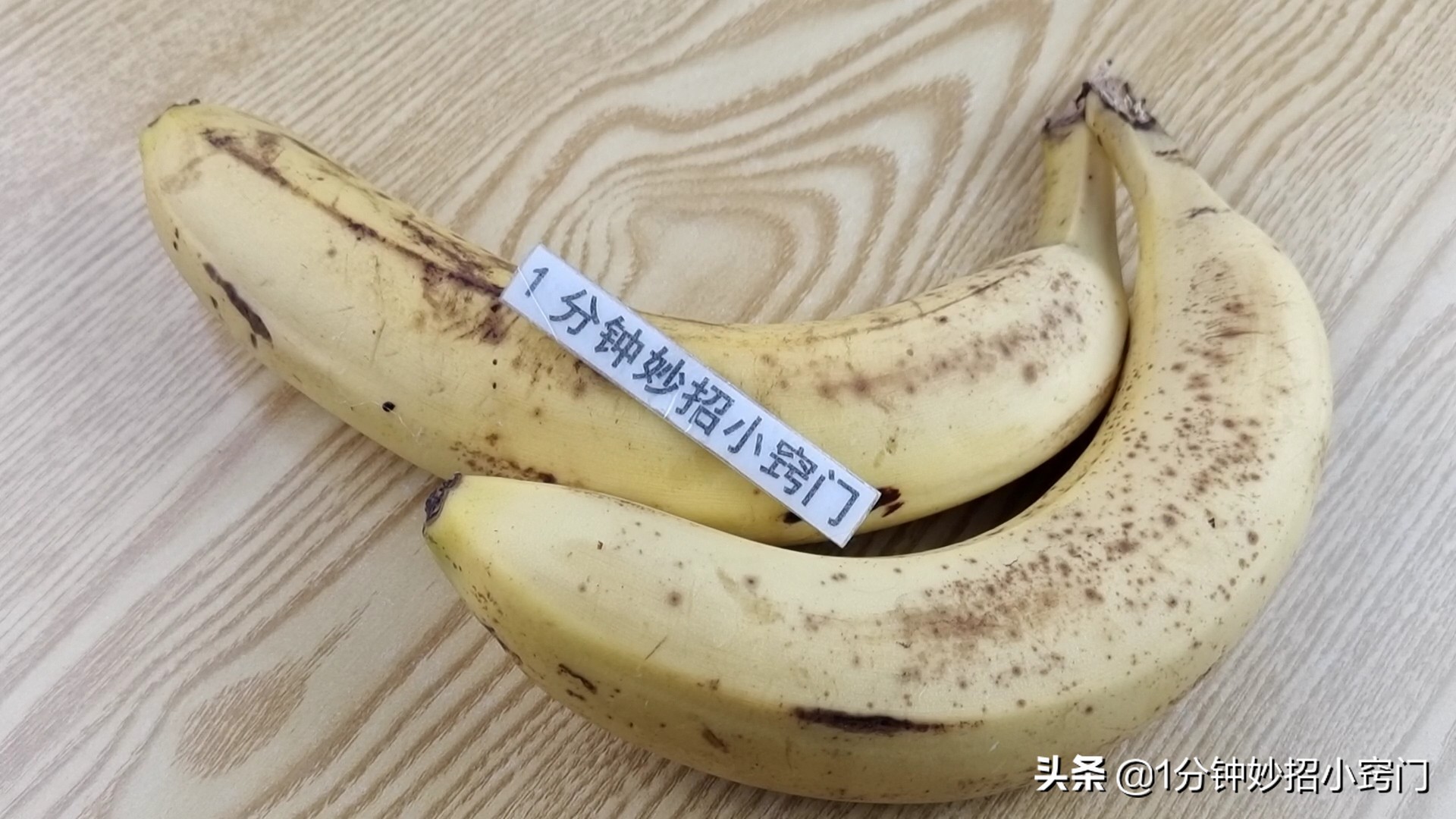 蟑螂药不用买,用一根香蕉皮,家里蟑螂全死光,方法安全又无毒