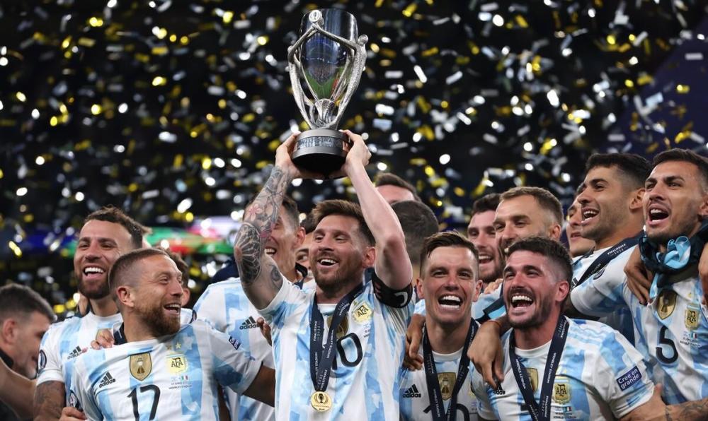 足球经理梅西2024,梅西捧杯游戏视频