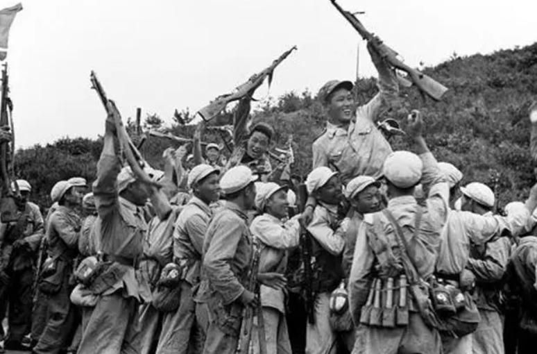 55年，毛主席夸50军在朝鲜打得不错，军长：主席，我想要提个请求