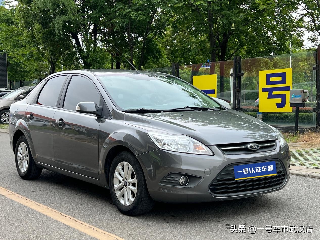 13年福克斯三厢1.6经典舒适型价格,2013款经典福克斯三厢置换多少钱