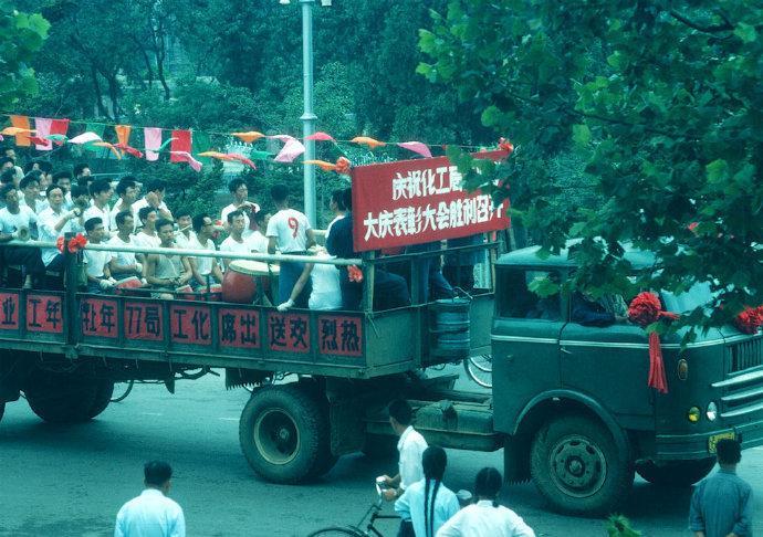 变态的纳粹德国，*光脱**犹太人女人衣服，集体*杀屠**！2