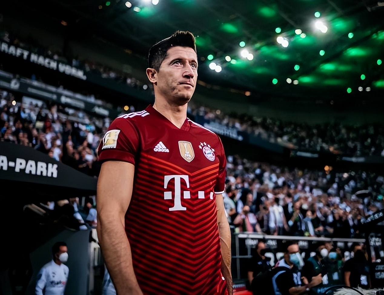 6-1！前世界第一太狠了，10分钟3球+教莱万做人，将成C罗最爱